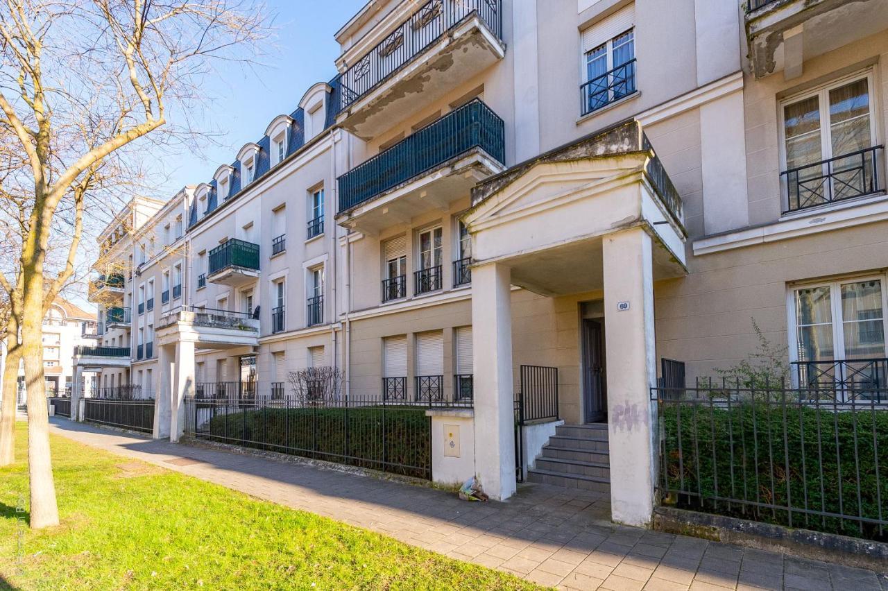 Family Travel Paris 3 Apartment บุสซี-แซ็ง-ฌอร์ฌ ภายนอก รูปภาพ