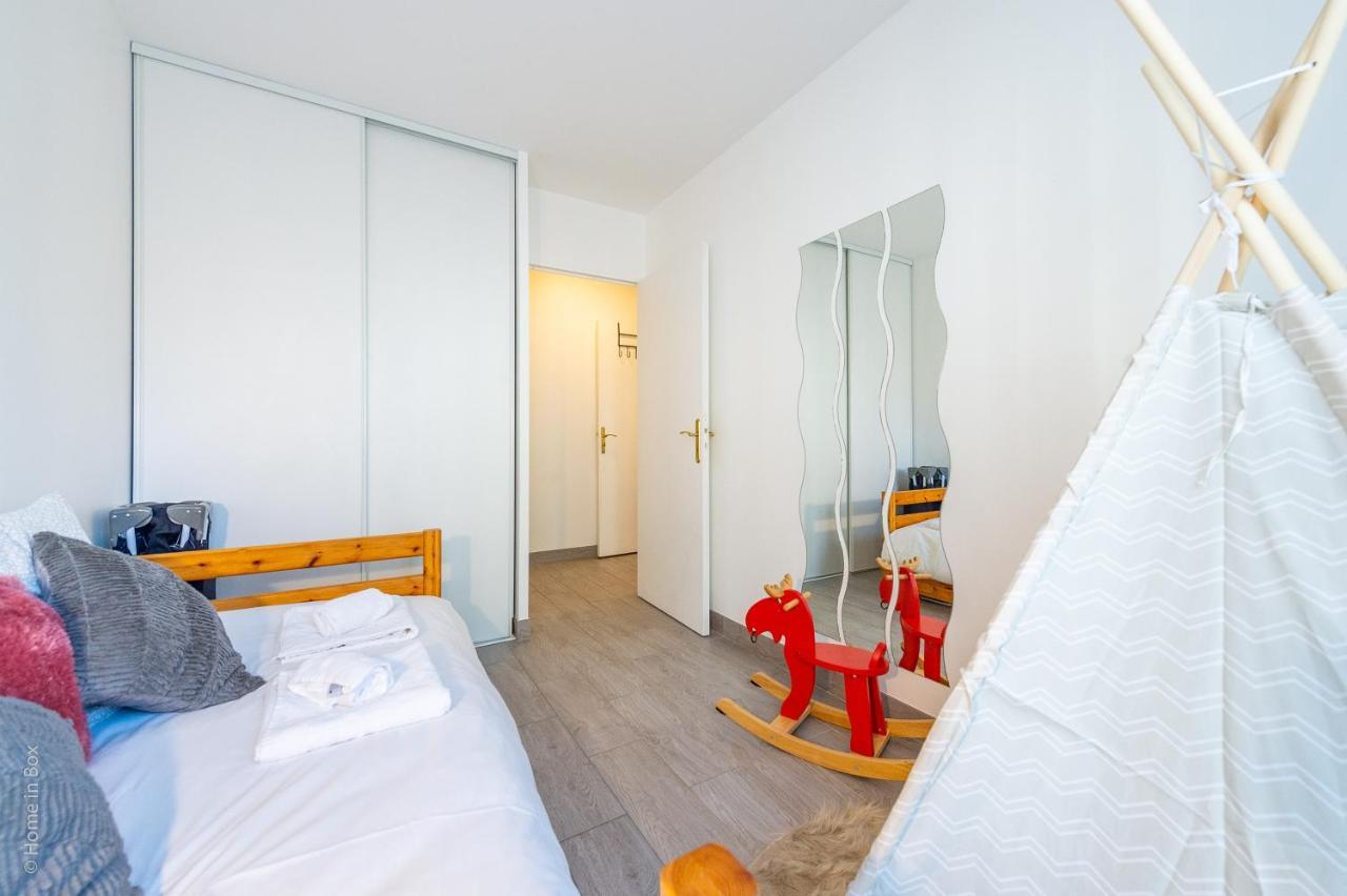 Family Travel Paris 3 Apartment บุสซี-แซ็ง-ฌอร์ฌ ภายนอก รูปภาพ